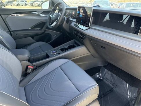 New 2026 Volkswagen Tiguan SE R-Line image 17