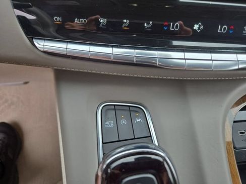 Certified 2023 Cadillac Escalade Premium Luxury Platinum w/ LPO, Radiant Package AWD/4WD image 33