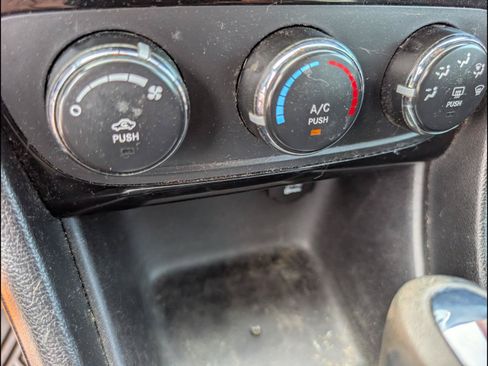 Used 2013 Chrysler 200 LX FWD image 11
