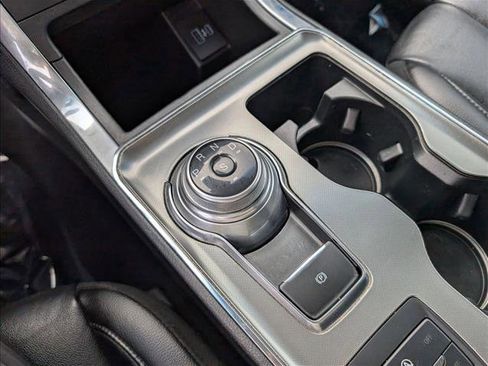 Used 2022 Ford Edge Titanium image 11