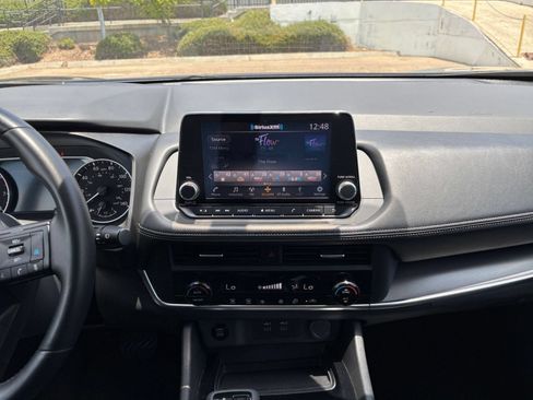 Used 2025 Nissan Rogue SV AWD/4WD image 17
