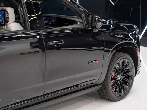 Used 2026 Cadillac Escalade V w/ LPO, ONYX Package image 12