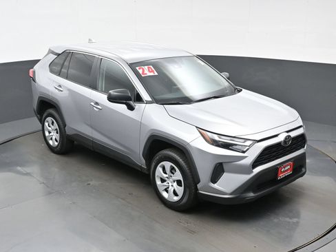 Used 2024 Toyota RAV4 LE AWD/4WD image 32