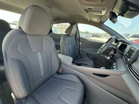 New 2025 Hyundai Elantra SE FWD image 27