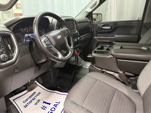 Used 2022 Chevrolet Silverado 1500 LT w/ Z71 Off-Road Package image 9