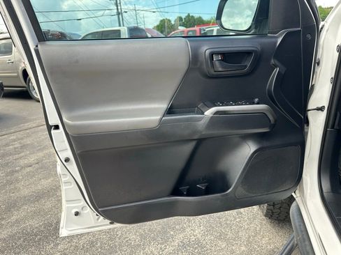 Used 2019 Toyota Tacoma SR5 RWD image 11