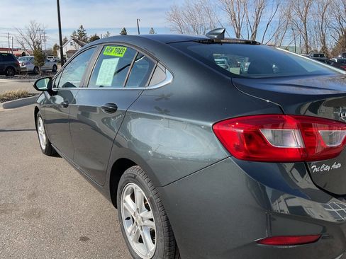 Used 2017 Chevrolet Cruze LT image 5