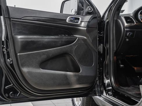 Used 2019 Jeep Grand Cherokee Laredo w/ Security & Convenience Group image 40