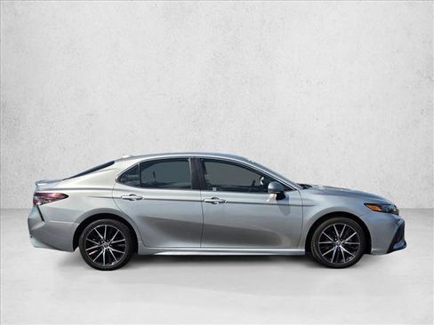 Used 2024 Toyota Camry SE image 4