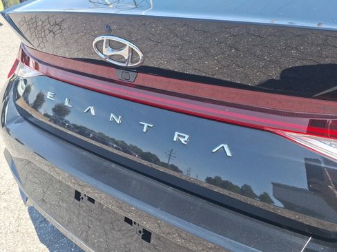 Used 2021 Hyundai Elantra SEL w/ Convenience + Premium Package FWD image 24