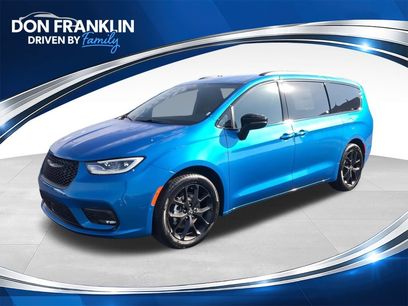 New 2026 Chrysler Pacifica Select