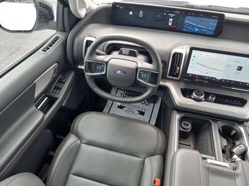 Used 2025 Ford Expedition Active AWD/4WD image 17