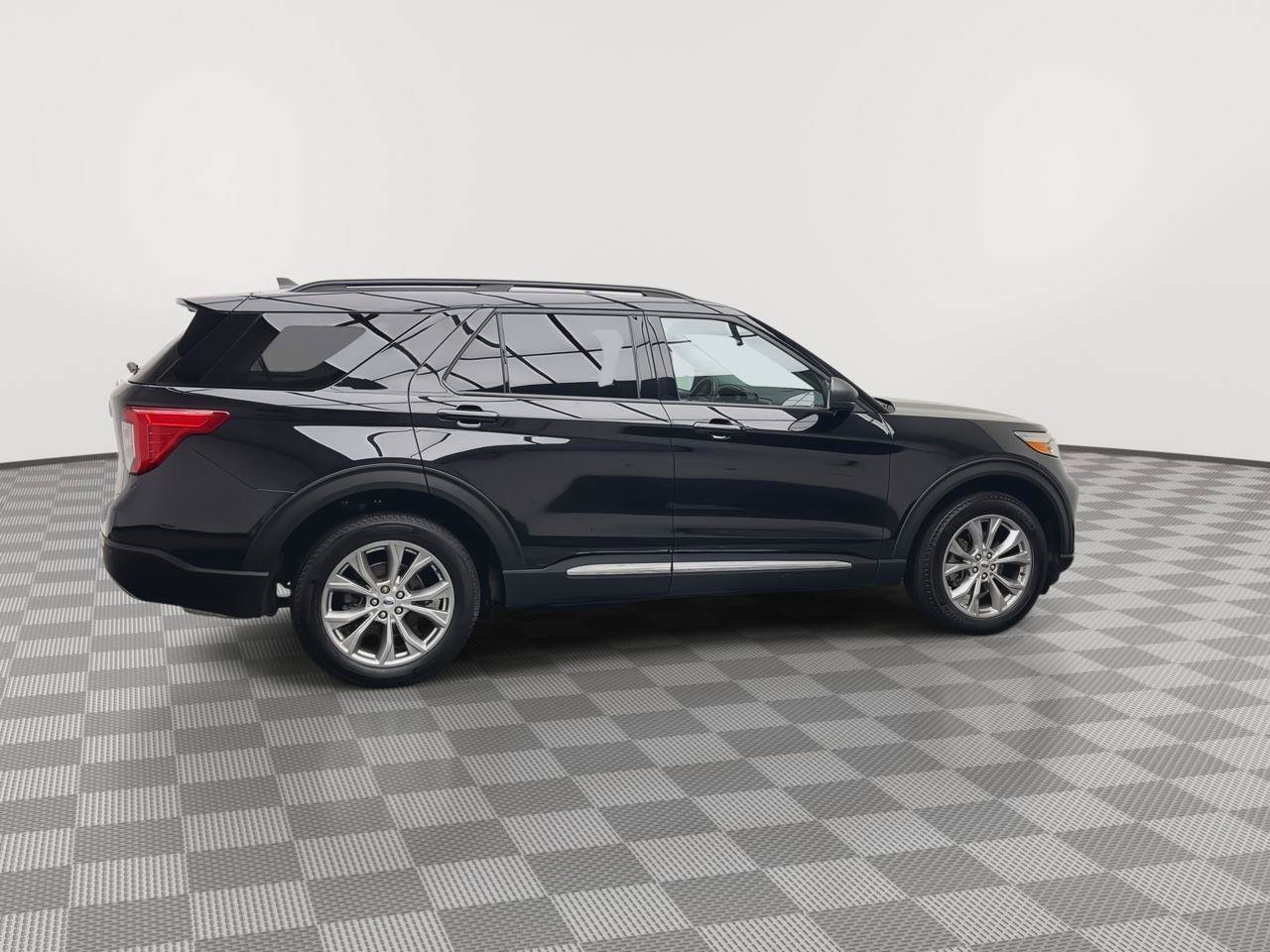 Certified 2023 Ford Explorer XLT w/ Equipment Group 202A AWD/4WD image 42