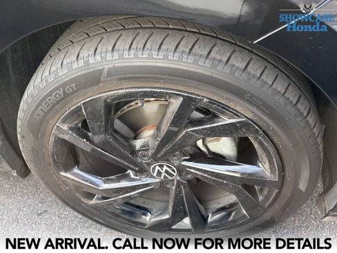 Used 2025 Volkswagen Jetta SE FWD image 8