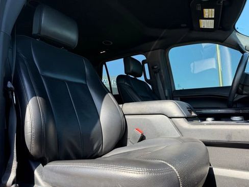 Used 2020 Ford Expedition XLT w/ Equipment Group 202A AWD/4WD image 14