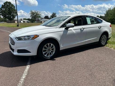 Used 2016 Ford Fusion S image 2
