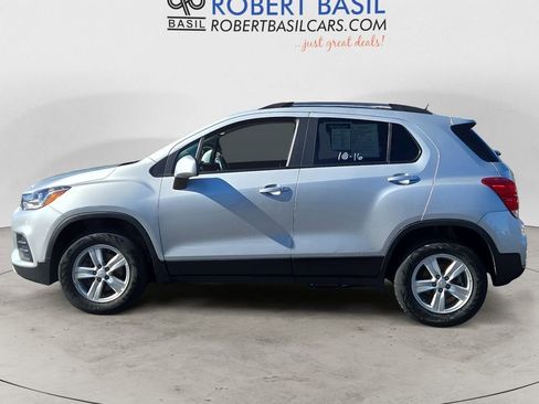 Used 2022 Chevrolet Trax LT w/ LT Convenience Package image 2