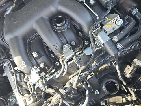 Used 2025 Nissan Pathfinder SL image 25