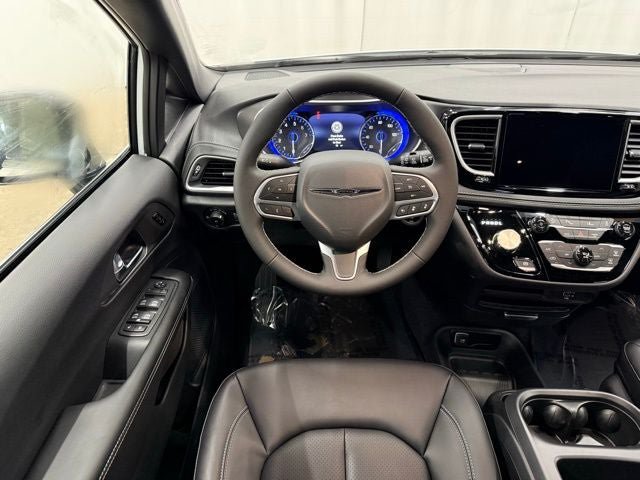 New 2026 Chrysler Pacifica Select AWD/4WD image 15