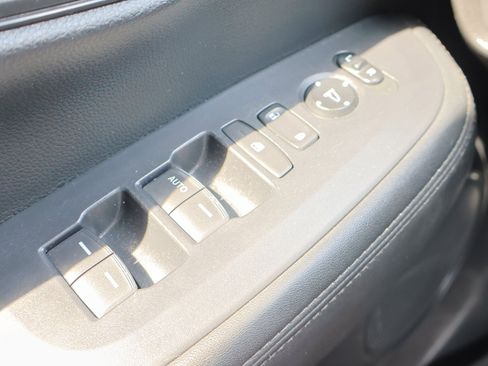 Used 2024 Honda HR-V LX image 14