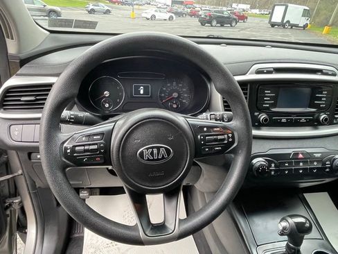 Used 2017 Kia Sorento LX image 30