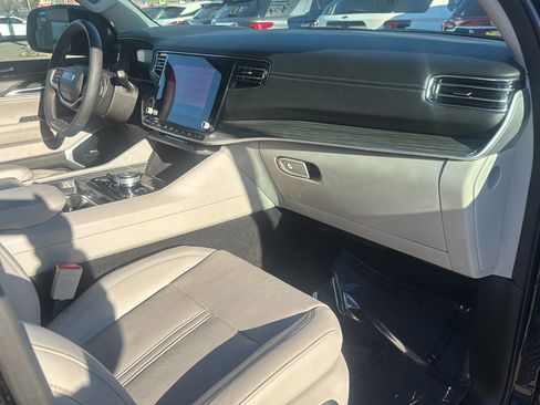 Used 2023 Jeep Wagoneer Series III w/ Premium Group I image 11