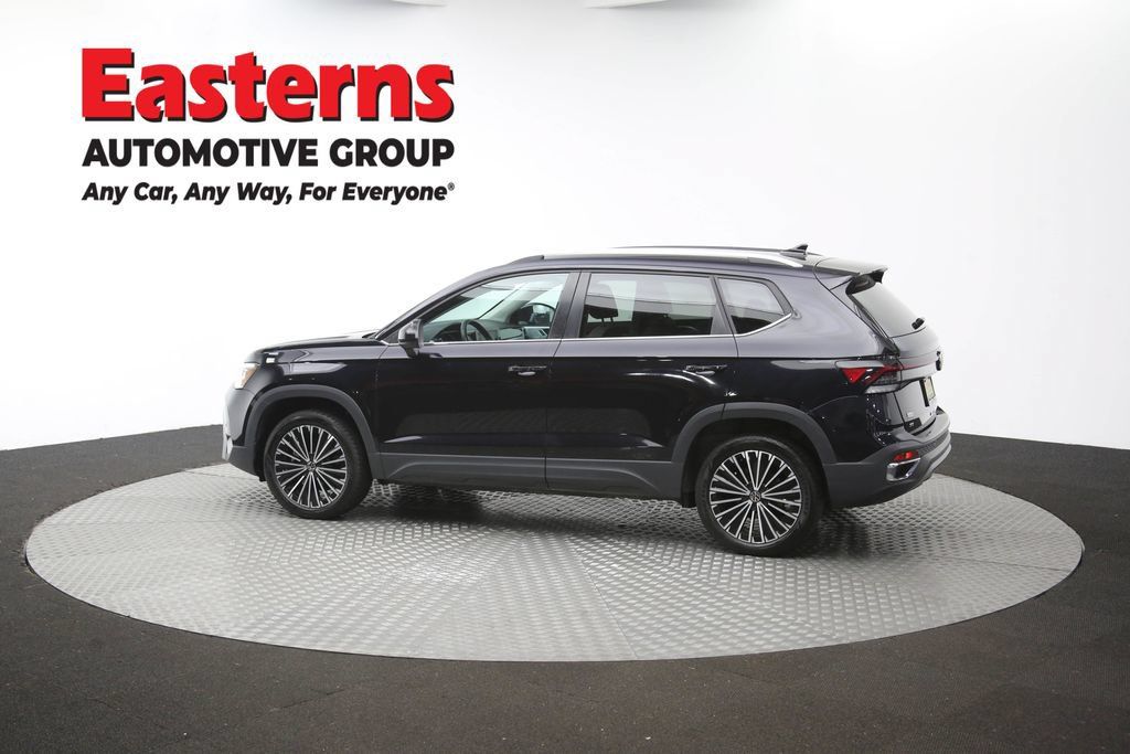 Used 2025 Volkswagen Taos SE FWD image 60