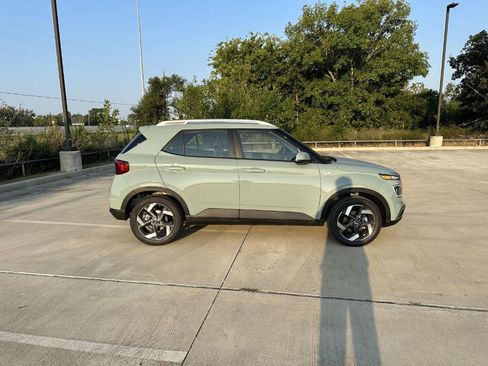 New 2025 Hyundai Venue Limited image 4