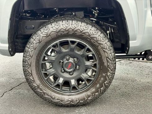 Used 2025 Toyota Tacoma SR5 image 31