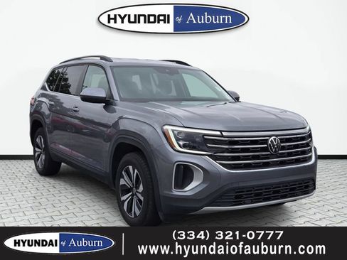 Used 2025 Volkswagen Atlas SE FWD image 1
