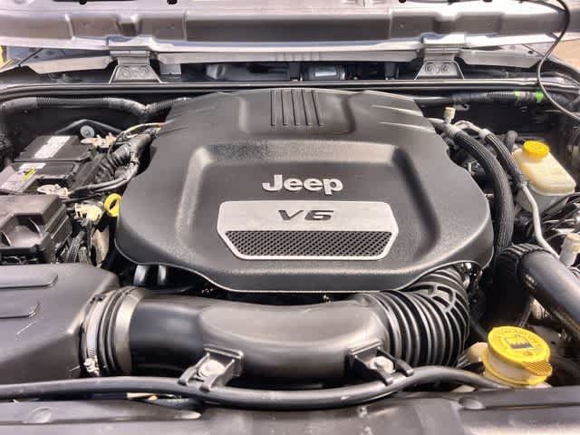 Used 2016 Jeep Wrangler Unlimited Rubicon w/ Connectivity Group AWD/4WD image 10