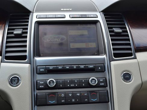 Used 2010 Ford Taurus Limited AWD/4WD image 18