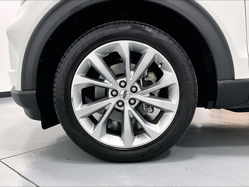Used 2023 Ford Explorer Platinum w/ Technology Package AWD/4WD image 10