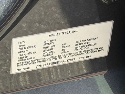 Used 2024 Tesla Model Y Long Range AWD/4WD image 28