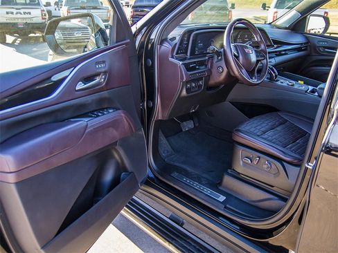 Used 2023 Cadillac Escalade Sport Platinum w/ LPO, ONYX Package image 32