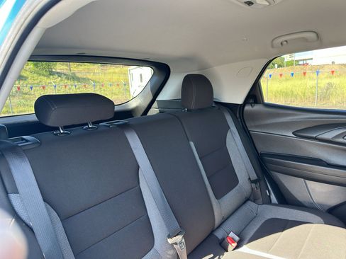 Used 2025 Chevrolet TrailBlazer LT AWD/4WD image 16