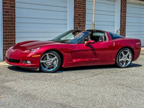 Used 2007 Chevrolet Corvette Coupe w/ Preferred Equipment Group RWD image 12