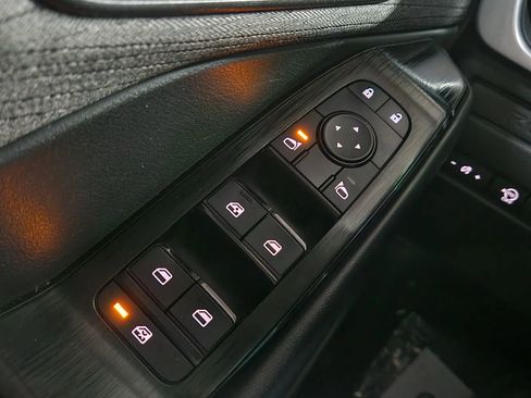 Used 2023 Nissan Rogue S image 42