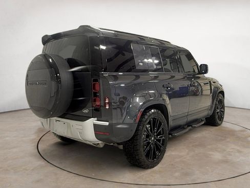 Used 2023 Land Rover Defender 110 SE image 8