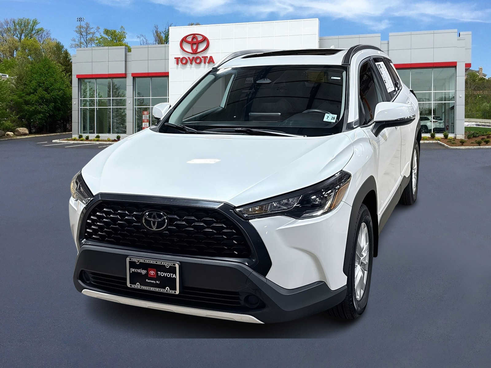 Used 2023 Toyota Corolla Cross LE w/ Moonroof Package AWD/4WD image 1