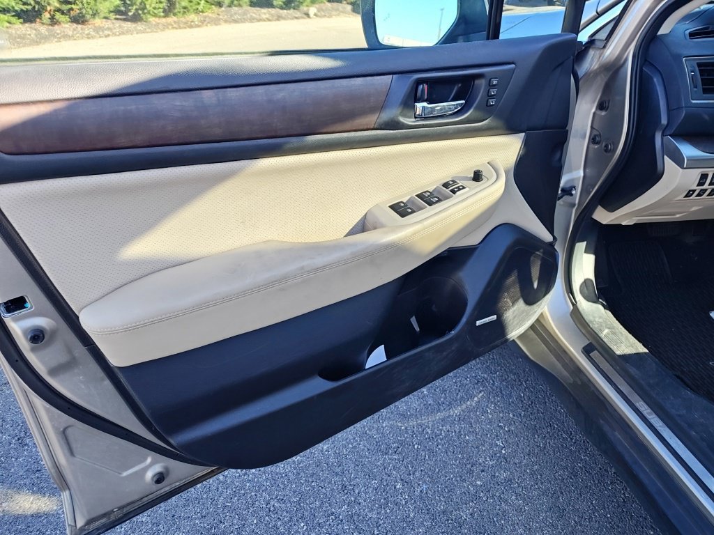 Used 2017 Subaru Outback 3.6R Limited AWD/4WD image 6