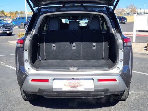 Used 2025 Nissan Pathfinder SL image 25