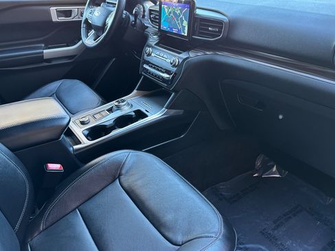 Used 2020 Ford Explorer Limited w/ Class III Trailer Tow Package image 16