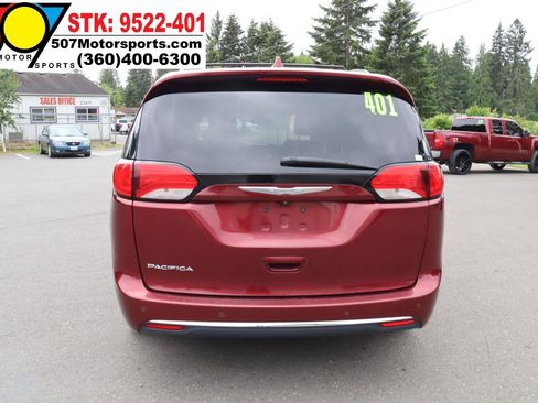 Used 2017 Chrysler Pacifica Touring-L FWD image 7