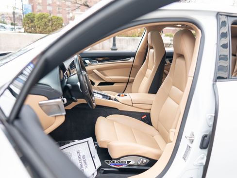 Used 2016 Porsche Panamera 4 image 16