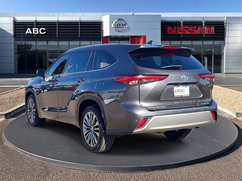 Used 2020 Toyota Highlander Platinum image 7