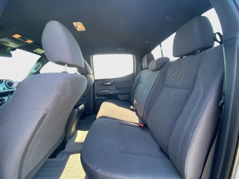 Used 2018 Toyota Tacoma TRD Sport w/ Technology Package RWD image 12