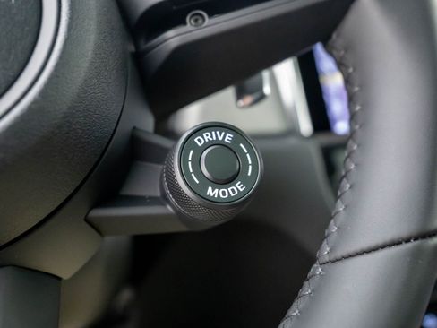 Certified 2026 Porsche Macan AWD/4WD image 30