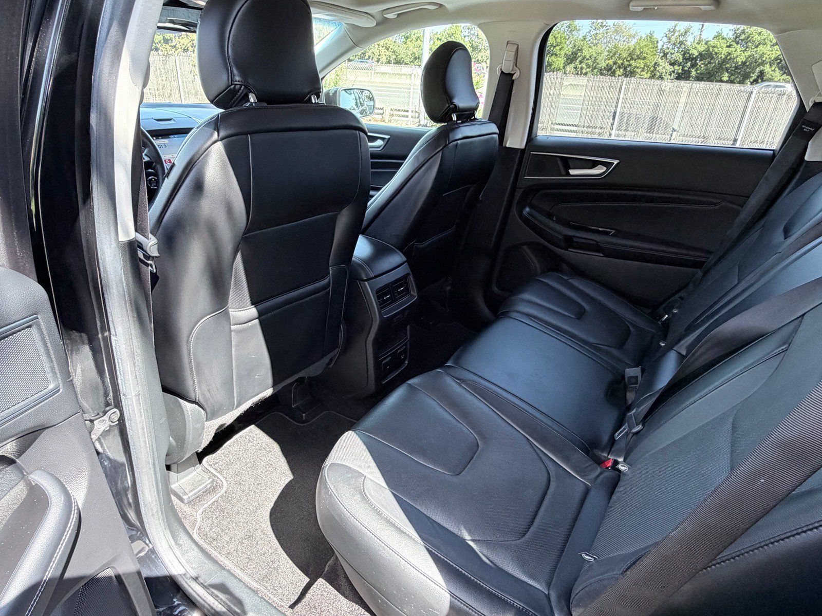 Used 2018 Ford Edge Titanium w/ Equipment Group 302A FWD image 17