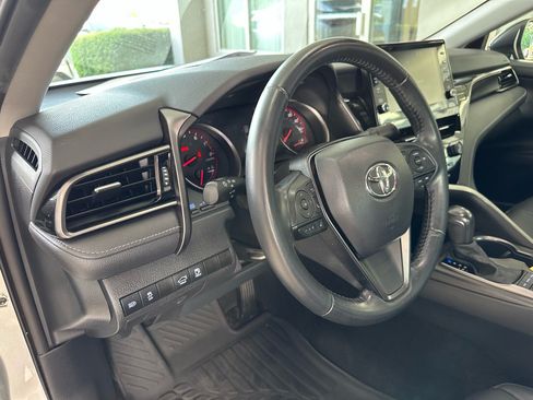 Used 2021 Toyota Camry XSE FWD image 18